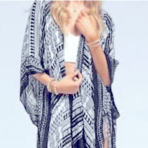 Anthropologie Ruanna/Wrap/Kimono by Feathers by Tolani- OS - Picture 13 of 13